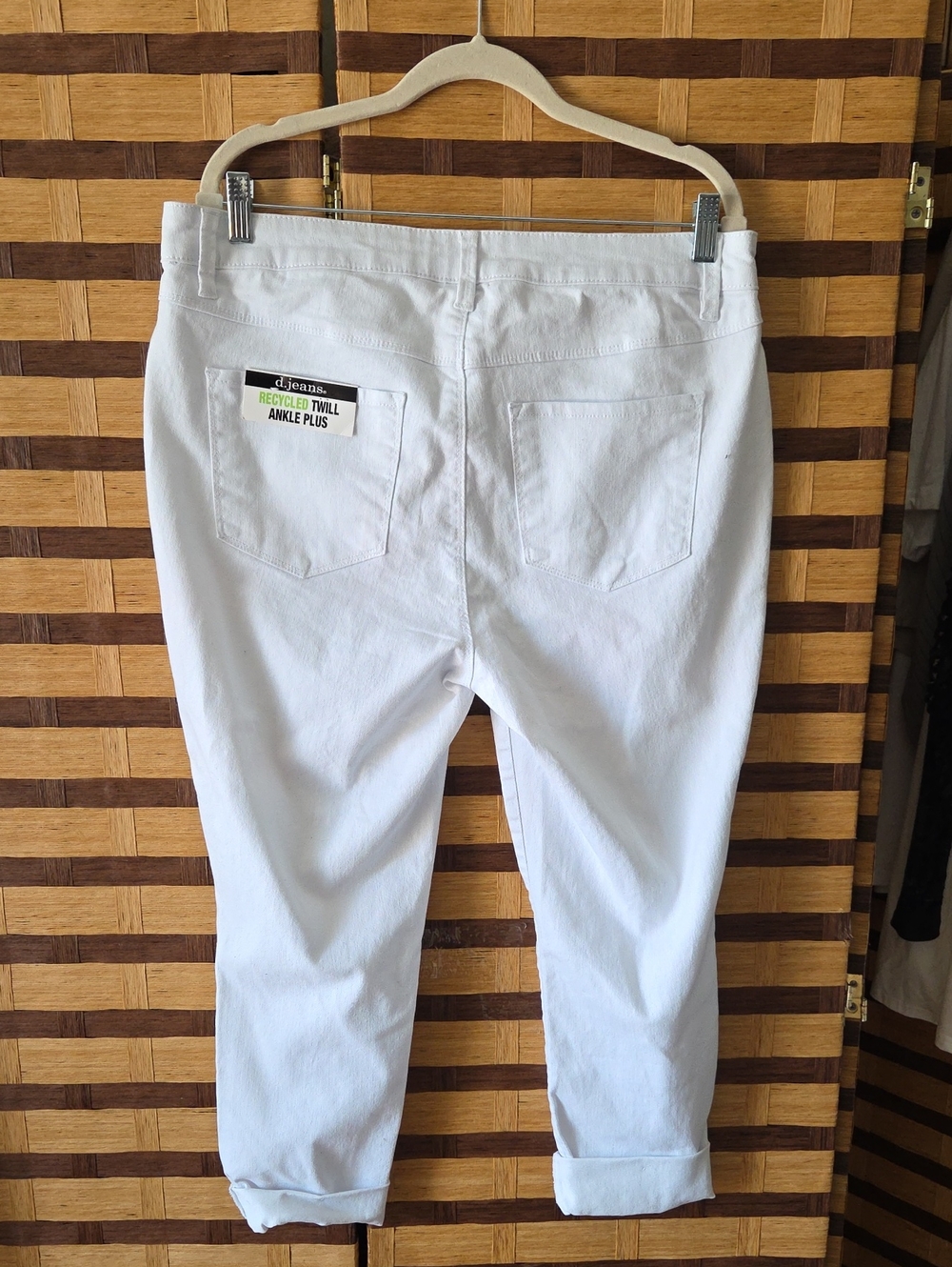 NWT!! d. jeans White Women’s Rolled Hem Jeans - Picture 6 of 6